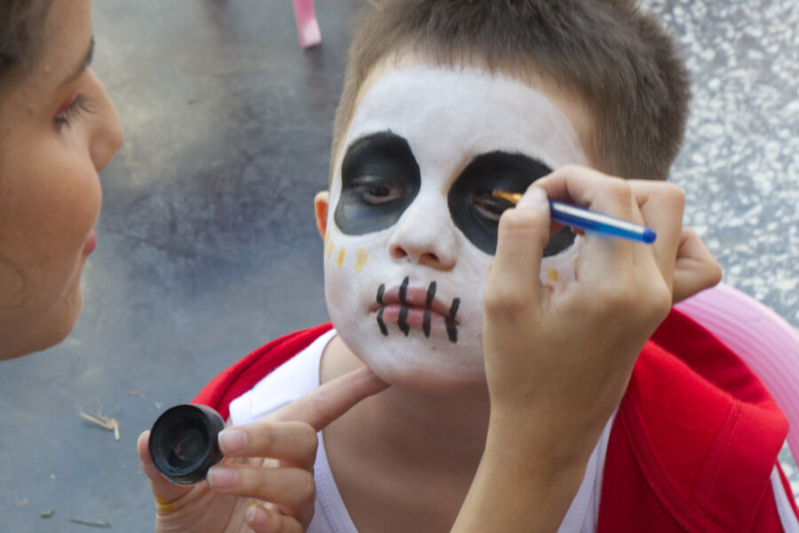 Caritas Pintadas - Ilusionarte Producciones