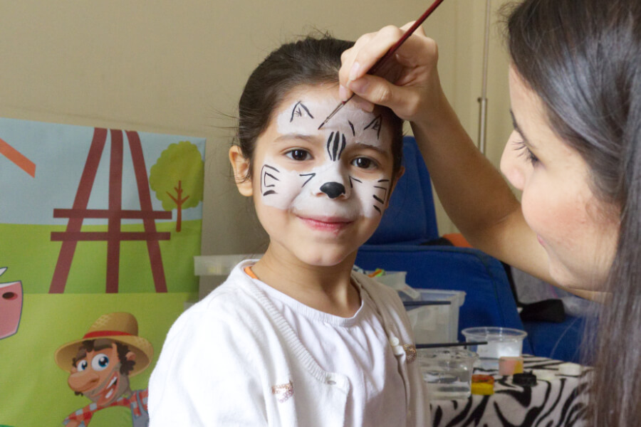 Caritas Pintadas - Ilusionarte Producciones