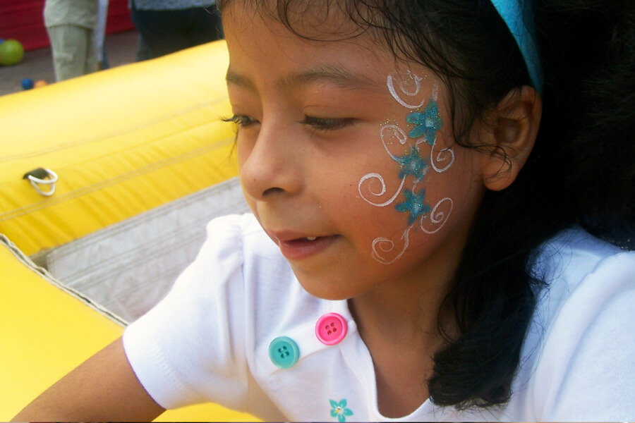 Caritas Pintadas - Ilusionarte Producciones